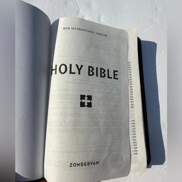 Holy Bible NIV Zondervan Two Toned Brown Leather Soft Cover 4.5” X 6.75” - Picture 5 of 8